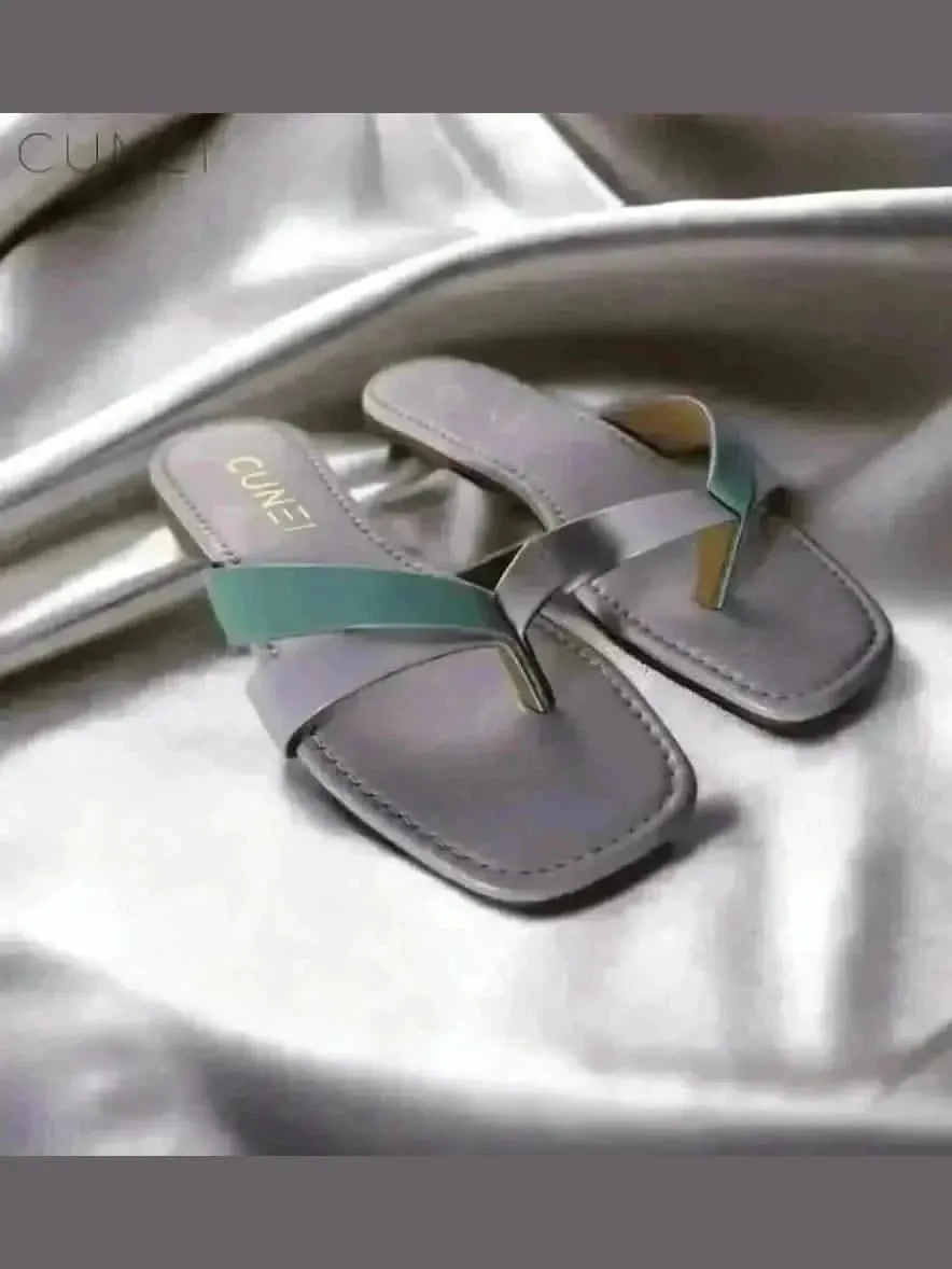 Lilac Singularity Flats