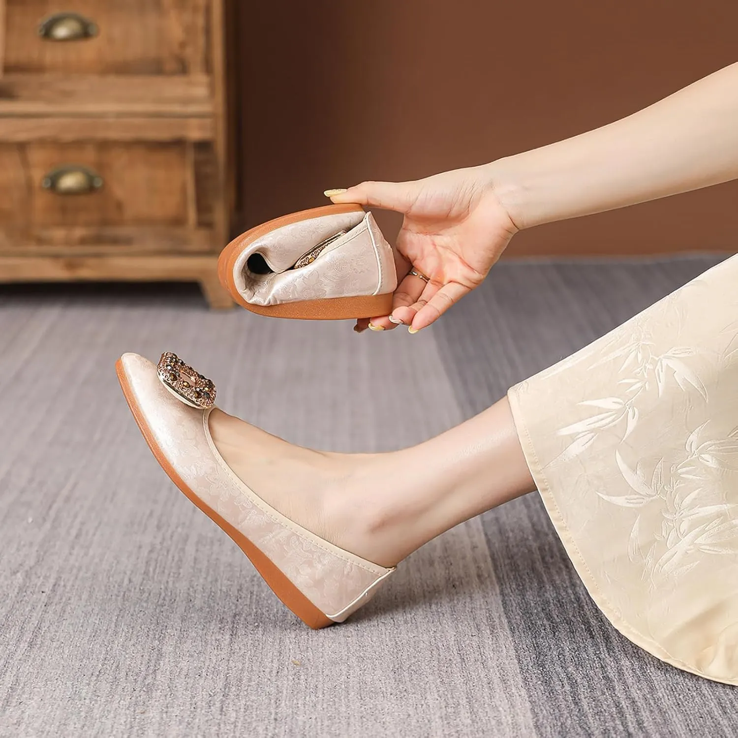Women's Flats, Foldable Ballet Flats for Women, Sparkly Rhinestone Buckle Pointed Toe Comfort Light Weight Slip-On Dress Shoes