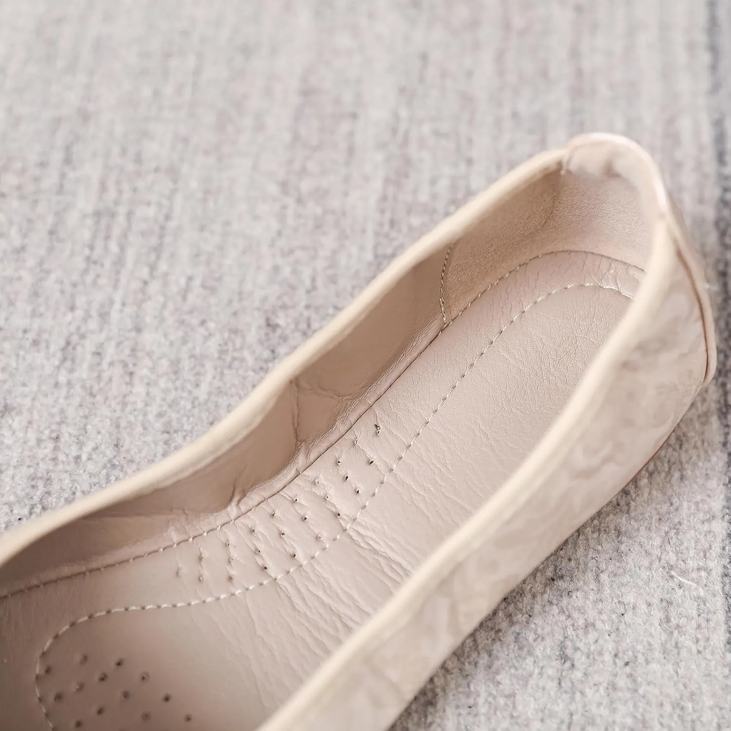 Women's Flats, Foldable Ballet Flats for Women, Sparkly Rhinestone Buckle Pointed Toe Comfort Light Weight Slip-On Dress Shoes
